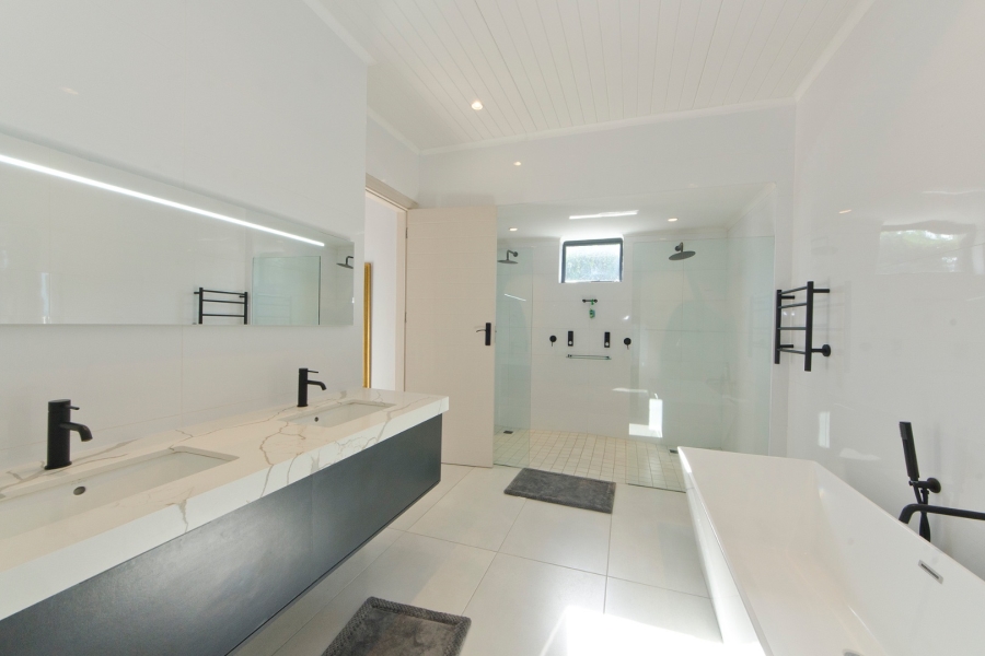 5 Bedroom Property for Sale in Pezula Private Estate Western Cape